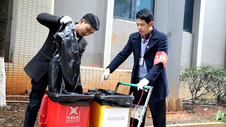 “黨員干部示范引領(lǐng)，爭做生活垃圾分類先鋒”——炬神電子黨支部主題黨日活動