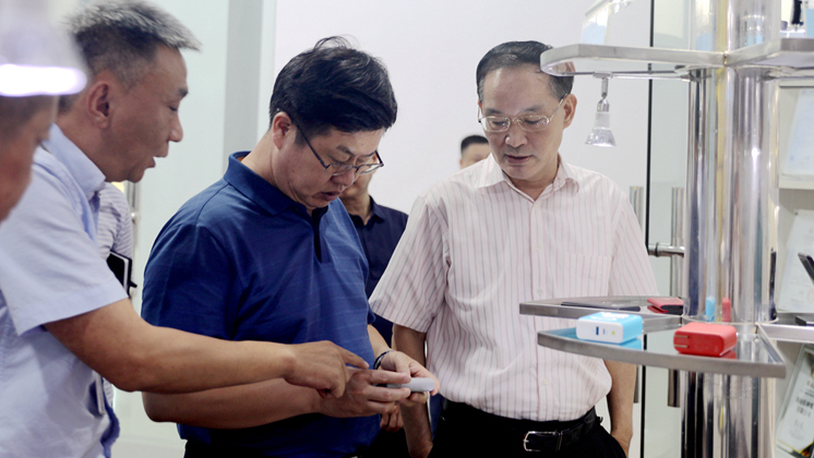 市委常委、副市長徐懷好走訪炬神電子 ：全力、熱情、周到提供服務(wù)