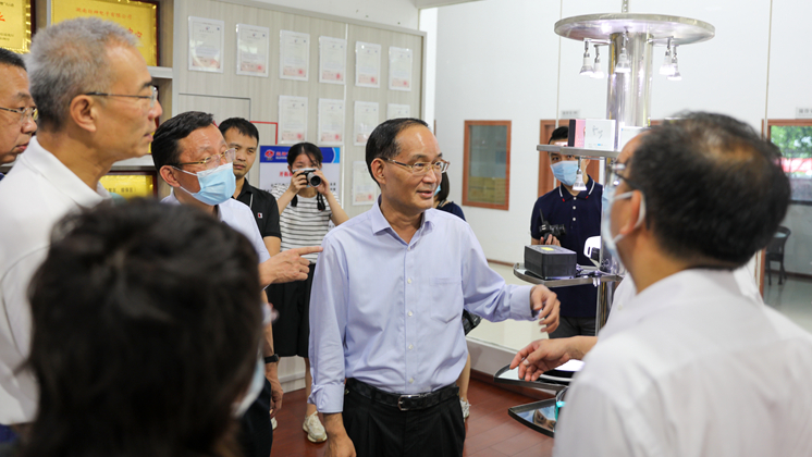 廣東省政協(xié)黨組成員、副主席袁寶成率調(diào)研組到炬神電子調(diào)研