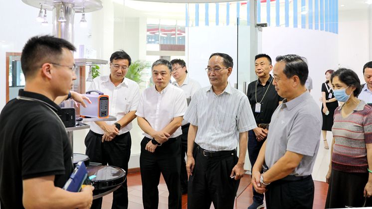 全國政協(xié)委員（廣東省委原常委、省紀(jì)委原書記）黃先耀一行考察炬神電子